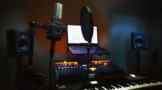 Factors To Consider Before Setting Up A Recording Studio - DubbingKing